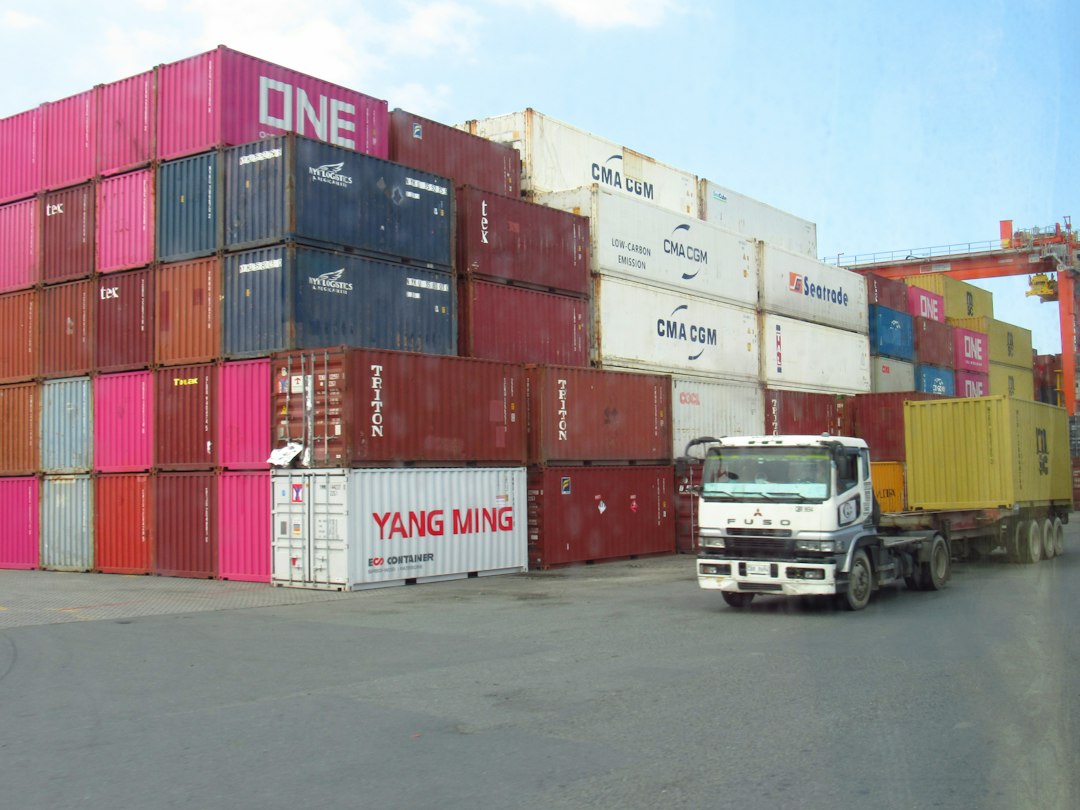 Rotations de camions de livraison et logistique terrestre